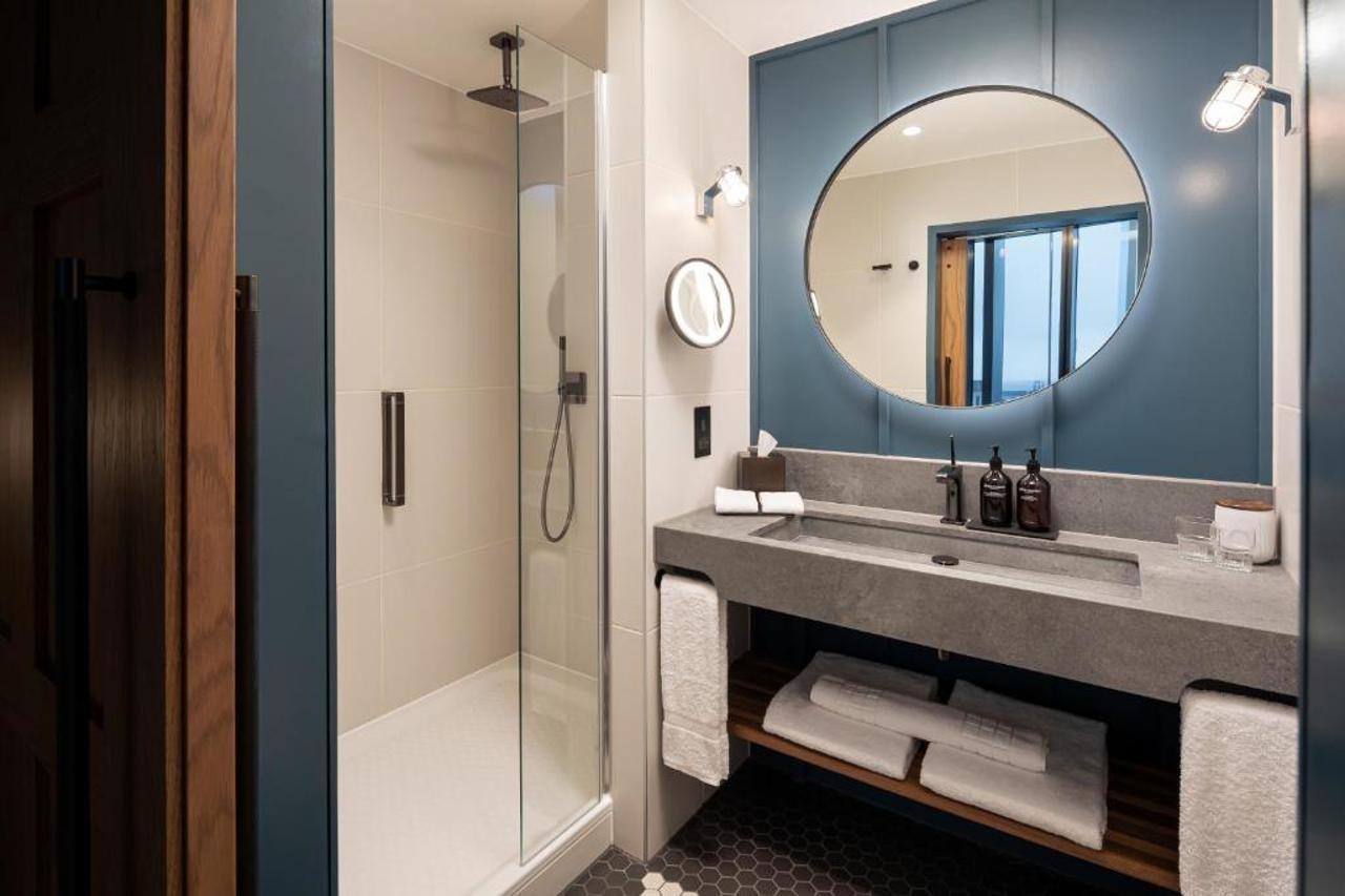 Отель The Gantry London Curio Collection By Hilton Экстерьер фото