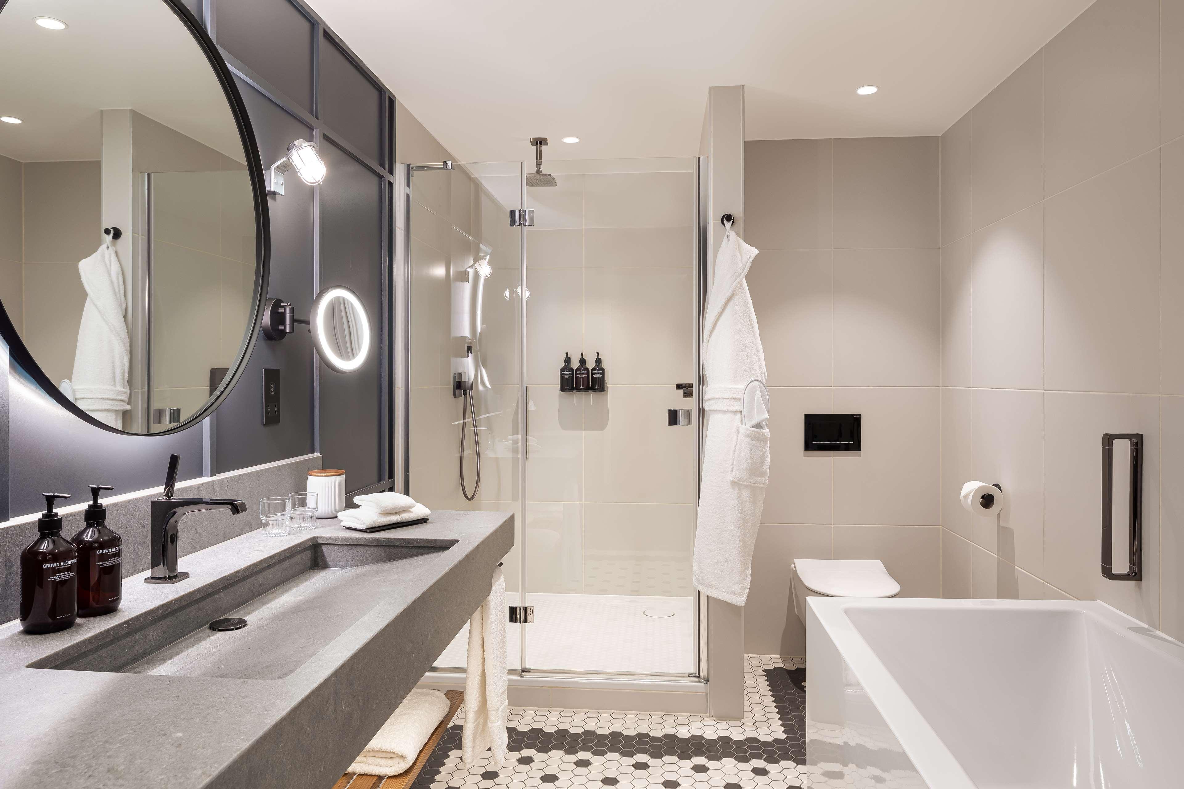 Отель The Gantry London Curio Collection By Hilton Экстерьер фото