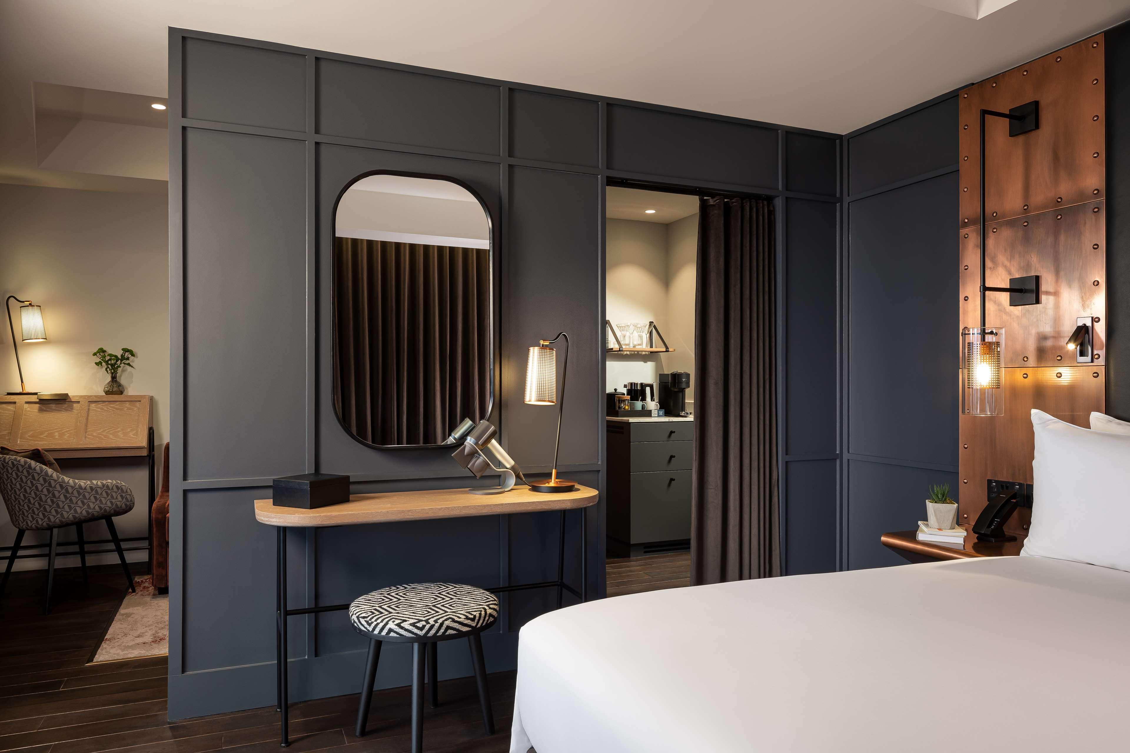 Отель The Gantry London Curio Collection By Hilton Экстерьер фото